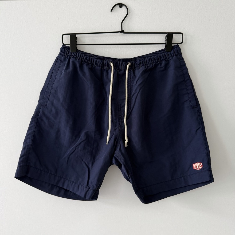 Deus Ex Machina Plains 16" Boardshorts Mens S Navy Blue Pockets Nylon Unlined